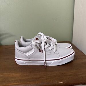 Vans Kids Selden Low-Top Canvas Sneakers in Light Gray with Maroon Accent